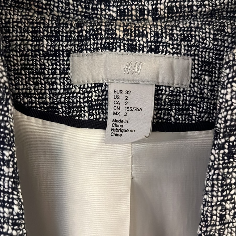Fitting Blazer - Picture 3 of 4